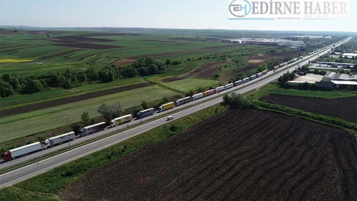 Kapıkule'de 11 kilometrelik tır kuyruğu