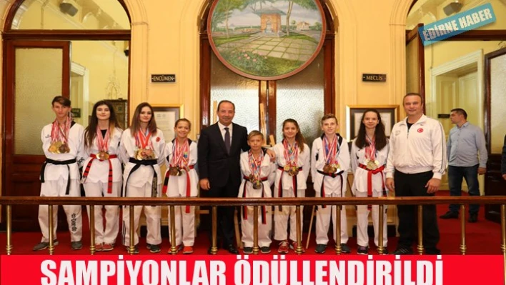 Şampiyonlara ödül