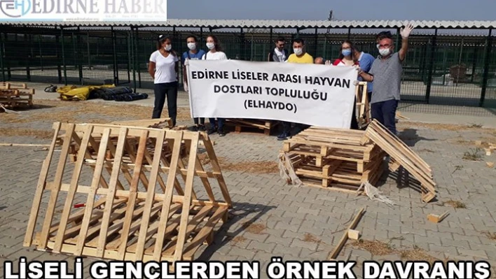 Liseli gençlerden örnek davranış