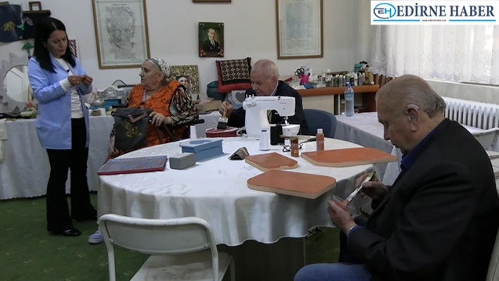 El sanatlarıyla hayata renk katıyorlar