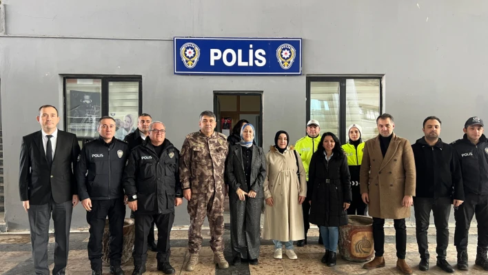 Emekli olan polis memurunu son iş gününde yalnız bırakmadılar