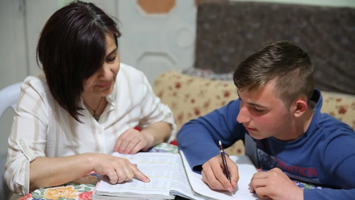 Öğrencilerine misafir oluyorlar