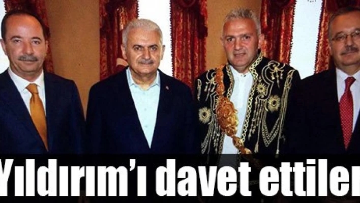 Kırmızı dipli mumla davet