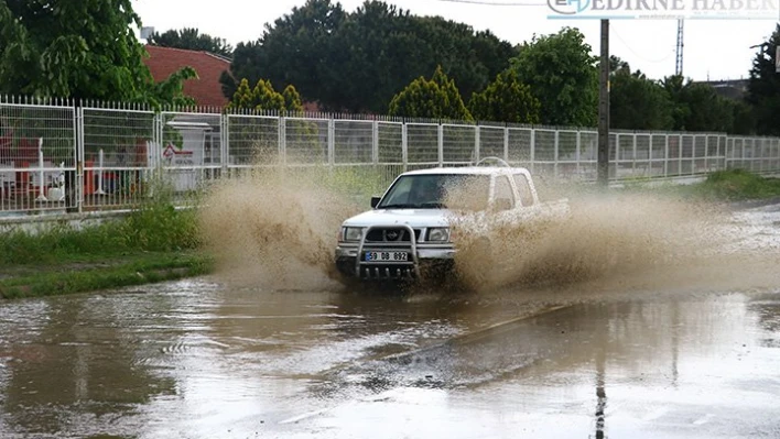 Tekirdağ'da sağanak etkili oldu