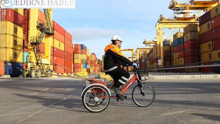 Limanın 'Mehmet ağabeyi' temizliğe pedal çeviriyor
