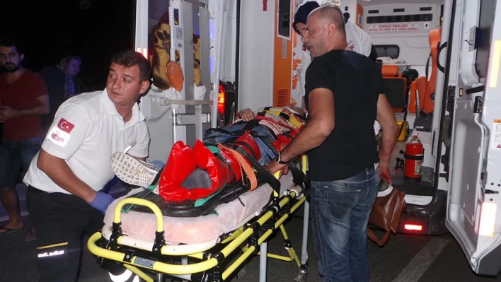 Plakasız motosikletle çarpıştı