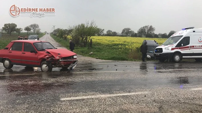 Köy sapağında çarpıştılar