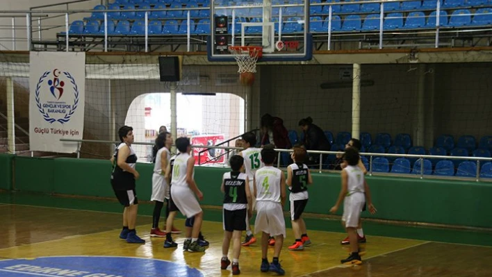 U 13 Erkekler grup şampiyonası başladı