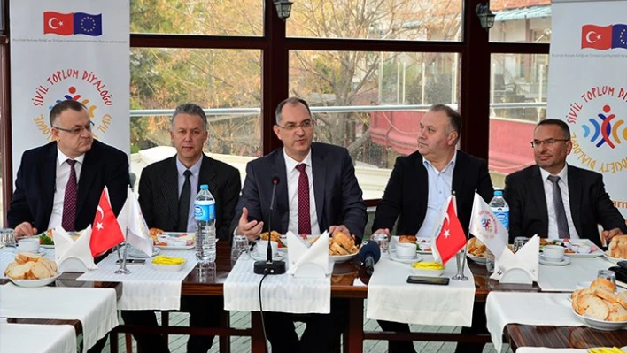 'Elele vermeliyiz'