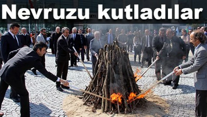 Demir dövdüler, Ok attılar
