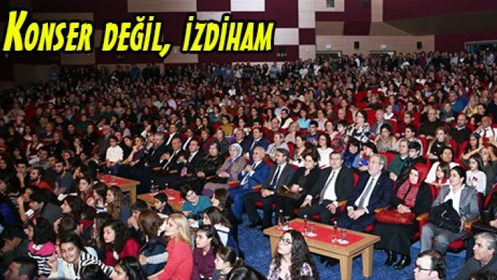 Konser değil, izdiham