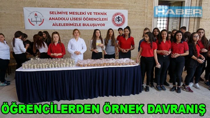 Öğrencilerden örnek davranış