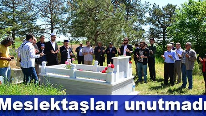 Mezarı başında anıldı