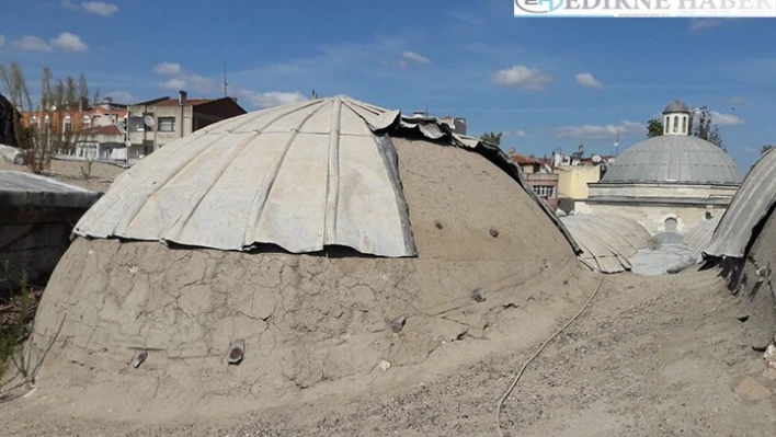 Külliyenin kubbe kurşunları çalındı