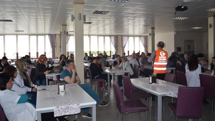 Hastane personeline eğitim