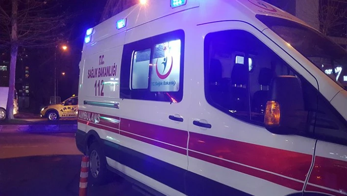 Bacağından bıçaklandı
