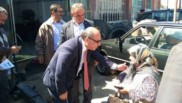İlçeleri geziyor