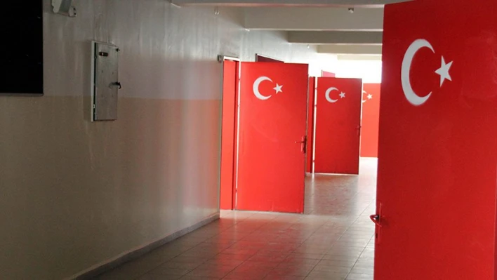 Türk bayrağına boyandı