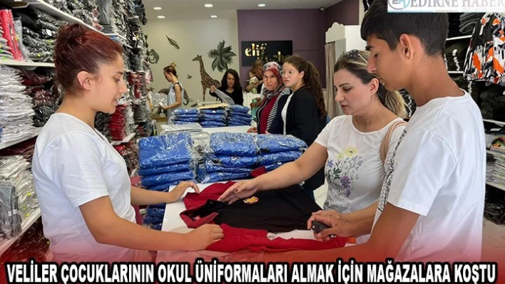 Veliler çocuklarının okul üniformaları almak için mağazalara koştu