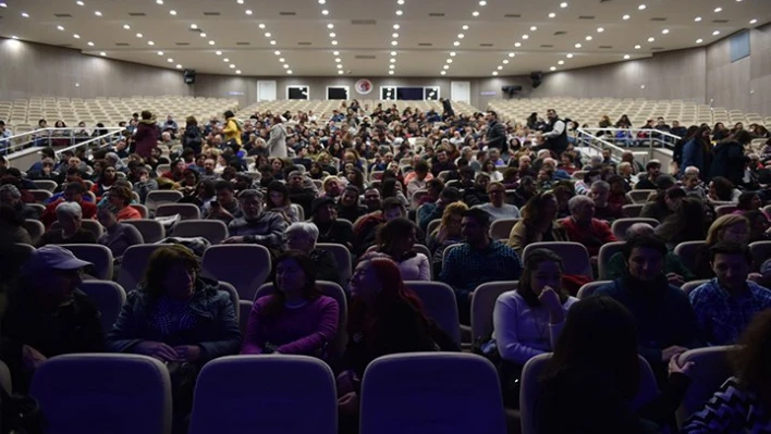 Ayakta alkışlandı