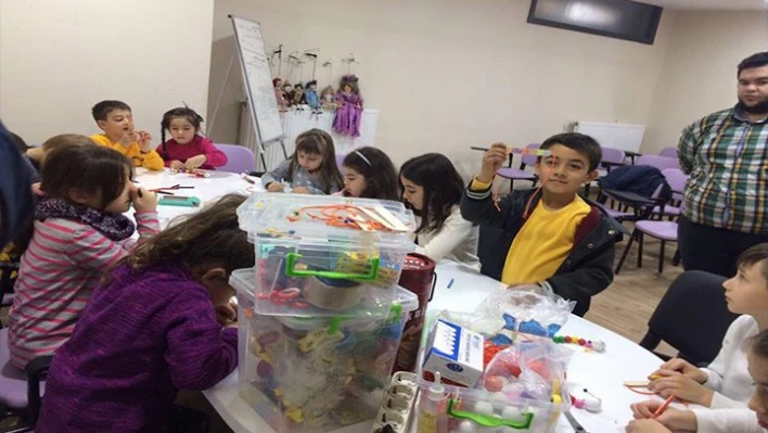 Kapılarını sanata açtı