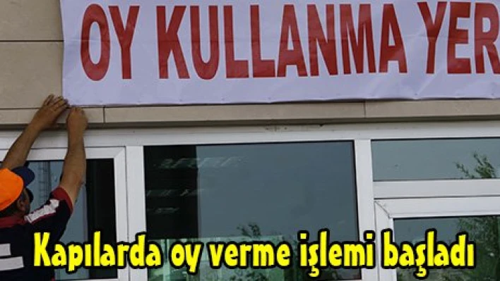 Kapılarda oy verme işlemi başladı