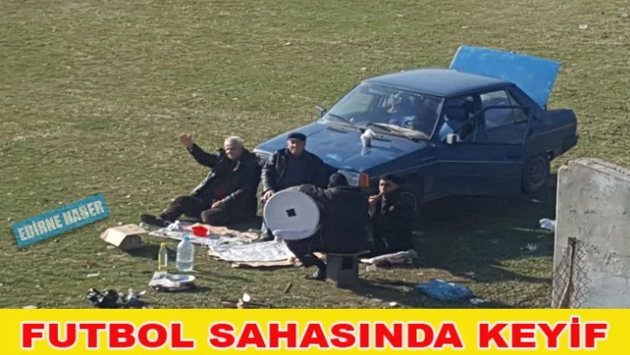 Eski Futbol sahasında davul-zurna keyfi