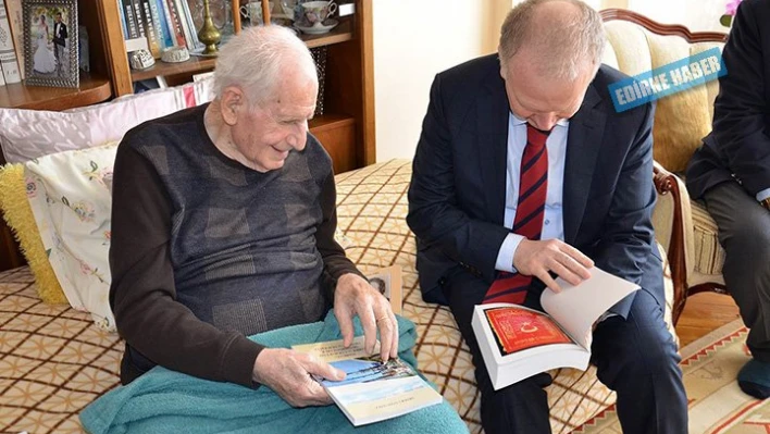 Evinde ziyaret etti