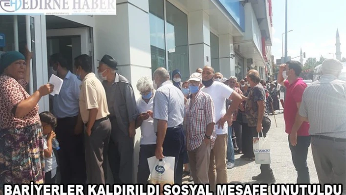 Bariyerler kaldırıldı sosyal mesafe unutuldu
