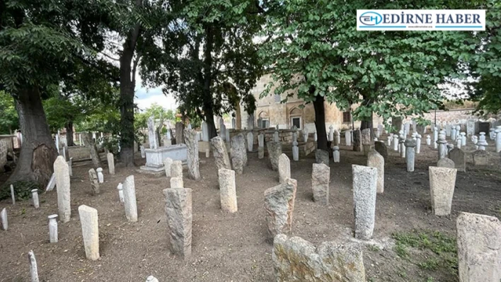 Gazi Mihal Camisi haziresinde bulunan mezar taşları aslına uygun onarıldı