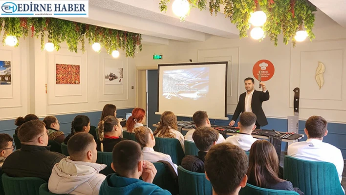 Genç aşçılar bıçak ustalığını  öğrendi