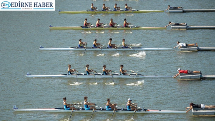 Gençler Türkiye Şampiyonası yarışlarında 400 sporcu kürek çekti