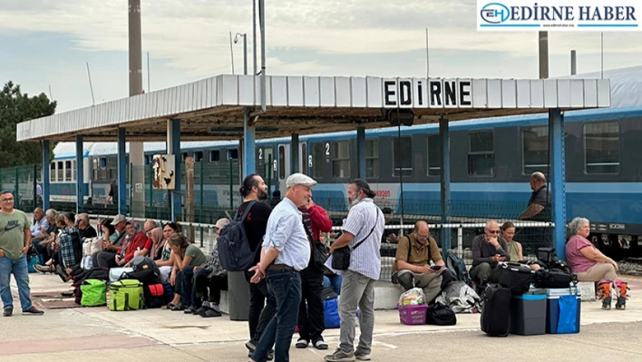 Gurbetçiler arabalı treni tercih ediyor