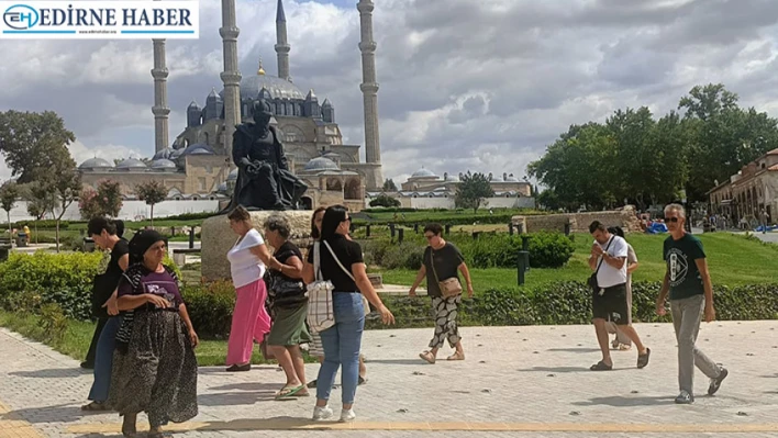 Gurbetçiler ve turist yoğunluğu esnafa can suyu oldu