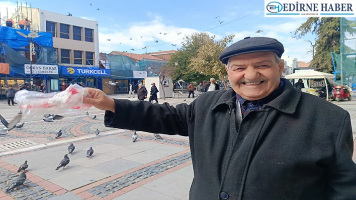 Güvercin dostu Sebahattin Amca, caddede sevgi dağıtıyor