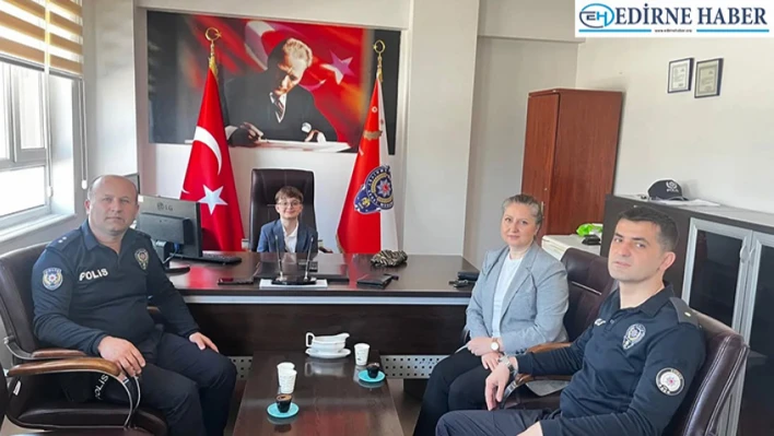 Havsa'da çocuklar temsili olarak görev başında