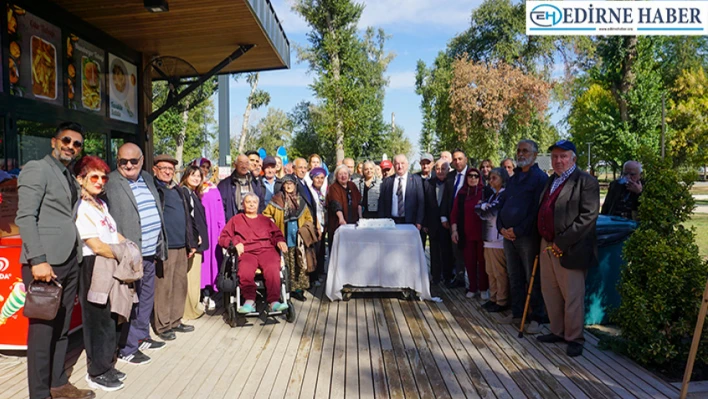 Huzurevi sakinleri Söğütlük Millet Bahçesi'nde bir araya geldi