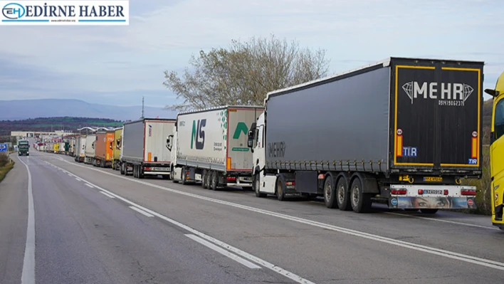 İpsala'da geçişler durdu, yük tırları diğer kapılara yöneldi