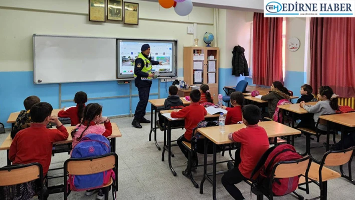 Jandarma ekipleri öğrencileri okullarında ziyaret etti, eğitim verdi