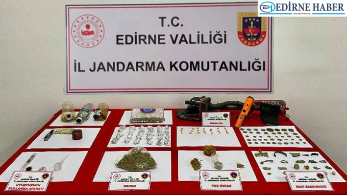 Jandarma ekipleri uyuşturucu madde ve kaçak tarihi eser ele geçirdi