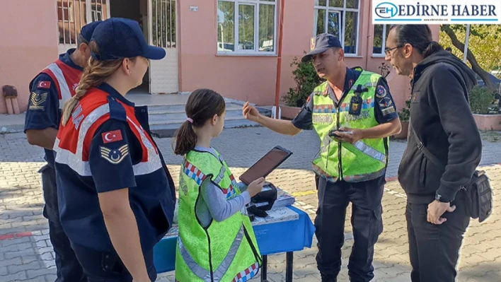 Jandarma Komutanlığı ekipleri, öğrencilere yönelik eğitimlerini sürdürüyor