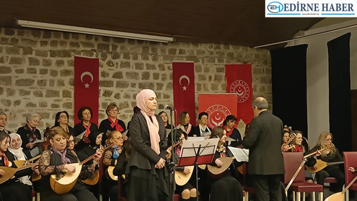 Kadının telinden halk müziği grubunun konseri ilgiyle izlendi