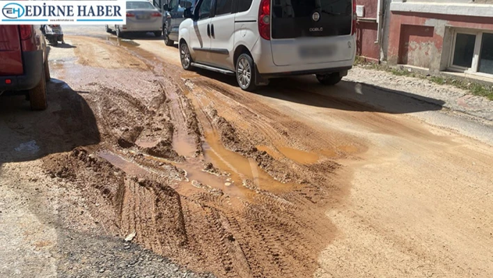 Kaleiçi'ndeki Çukur Vatandaşı Zorluyor