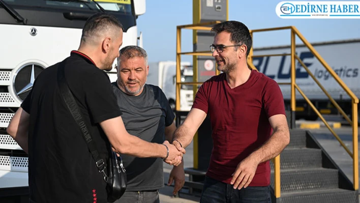 Kapıkule'de çıkış sırası bekleyen tır şoförleri bayramı ailelerinden uzakta kutladı