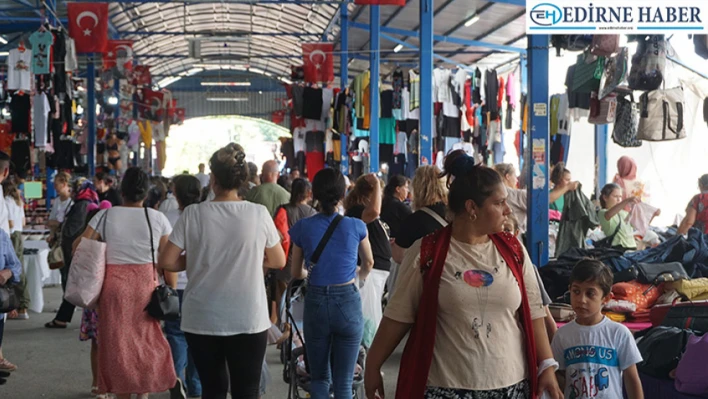 Kavurucu sıcaklara aldırış etmediler, sabahın erken saatlerinden itibaren pazarın yolunu tuttular