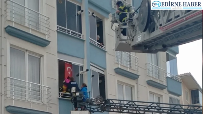 Kırklareli'nde bir apartmanda çıkan yangında mahsur kalan 15 kişiyi itfaiye kurtardı