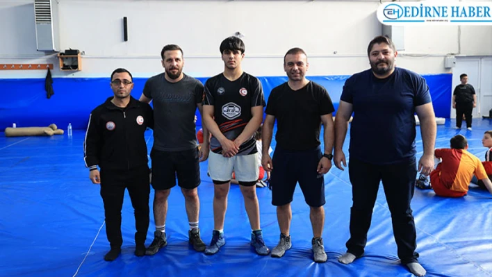KKTC'li güreşçilere destek