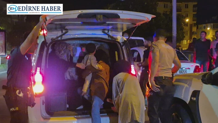Kovalamaca sonucu yakalanan araçtan düzensiz göçmenler çıktı