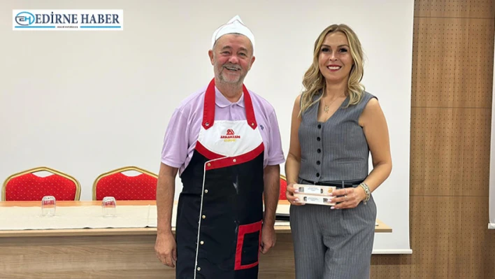 Kurabiyeci Dede'den kadın emeğine tatlı dokunuş