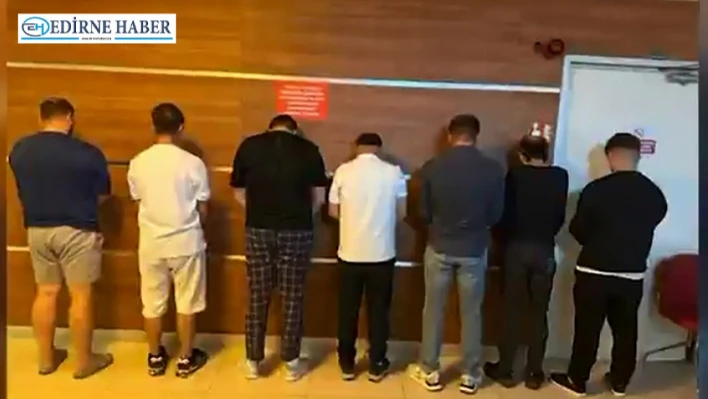 Kutsal emanete uzanan eller yakalandı